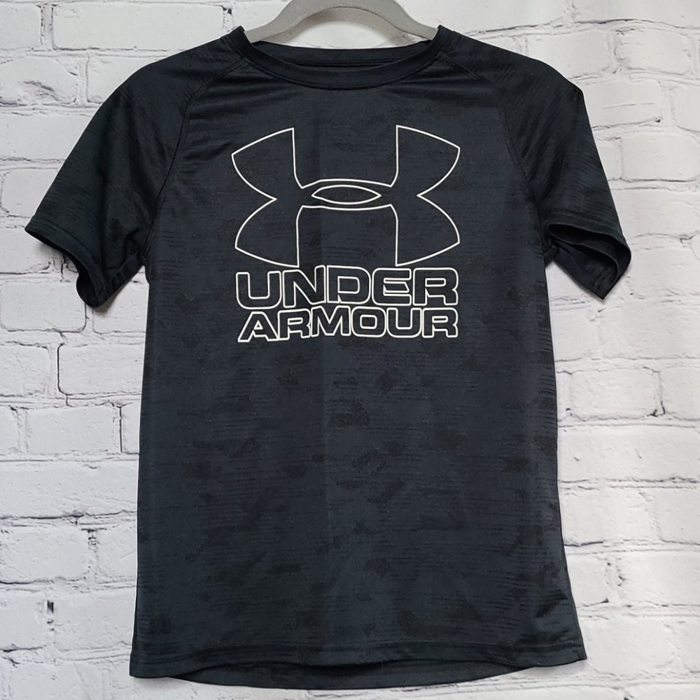 UA Boys Heat Gear XL Short Sleeved Shirt